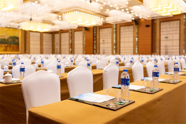 兩會(huì)熱議破解企業(yè)“生長(zhǎng)痛”，對(duì)企業(yè)戰(zhàn)略管理有何啟示？